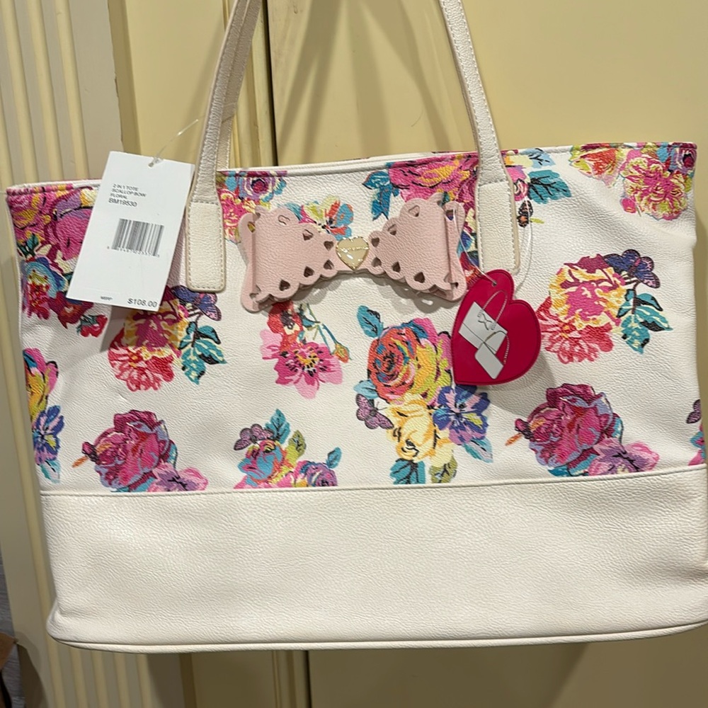 Betsey Johnson tote bag -scalloped bow‎ floral white and pink